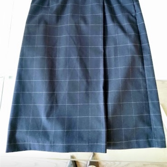 Uniqlo navy faux wrap pencil skirt - navy blue grid pattern - Picture 3 of 7